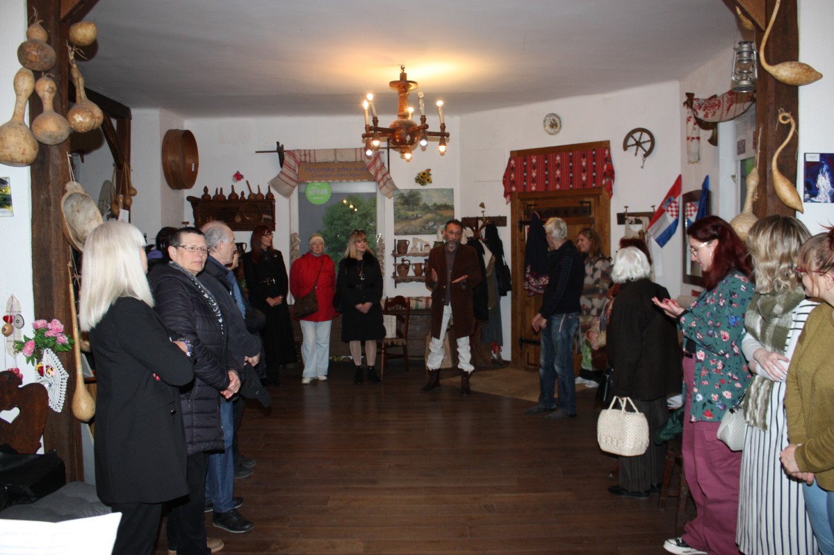 Otvorena izložba "Priča o cekeru" i uručena uvjerenja o završenoj edukaciji za voditelje kreativnih radionica u okviru projekta "Vjeruj u sebe"